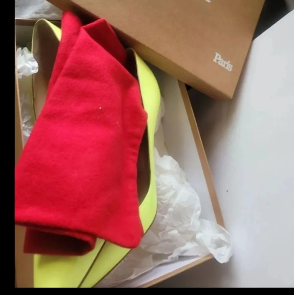 Christian Louboutin Pump - Picture 5 of 6